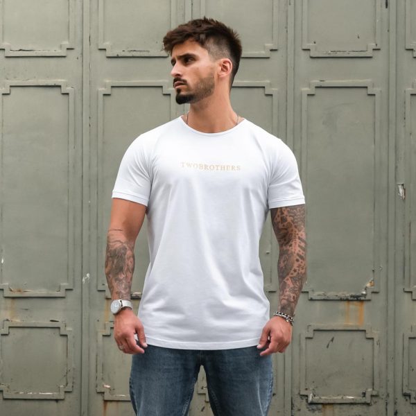 Camiseta blanca de hombre en algodón de primera calidad de Twobrothers - Camiseta con detalles bordados en oro - Camiseta Safford.jpg
