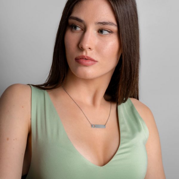 Collar Galyla para mujer en acero inoxidable, con placa para grabado personalizado del nombre o expresiones. Collar de la marca portuguesa Twobrothers.