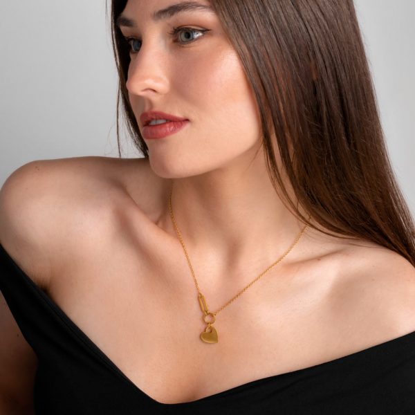 Collar Melina Gold con colgante dorado en forma de corazón para Mujer, fabricado en acero inoxidable hipoalergénico por la marca portuguesa Twobrothers.