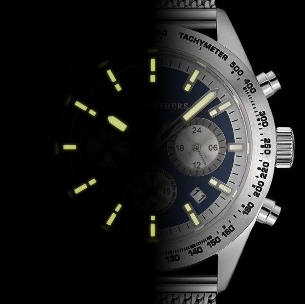 Frontal luminoso del reloj de acero inoxidable para hombre Exclusive Bronx con agujas y marcadores que brillan en la oscuridad de la marca portuguesa Twobrothers.