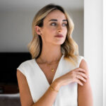 Pulseira Emily Gold com duas correntes em aço inoxidável Dourado, elegante para mulher, produzida pela marca Twobrothers sediada em Portugal.