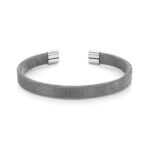 Pulsera hombre Manalapan, en color plata, con diseño abierto facilita el ajuste a la muñeca, en acero inoxidable, de la marca Twobrothers.