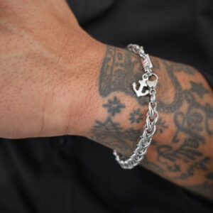 Pulsera hombre Duval en color plata un colgante en forma de ancla, en la marca Twobrothers