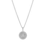 Collar hombre Captain Compass, en color plata, en forma de medalla, detallado con una elegante rosa de los vientos y los puntos cardinales, en acero inoxidable, de la marca Twobrothers.