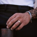 Alianza hombre Fina, en color plata, en acero inoxidable, de la marca Twobrothers.
