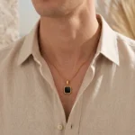 Collar Hombre Dorado con Piedra Negra - Imagen 3