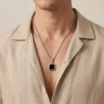 Collar Hombre Plateado con Piedra Negra - Imagen 2