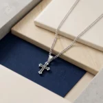 Collar Hombre Cruz con Brillante - Imagen 3
